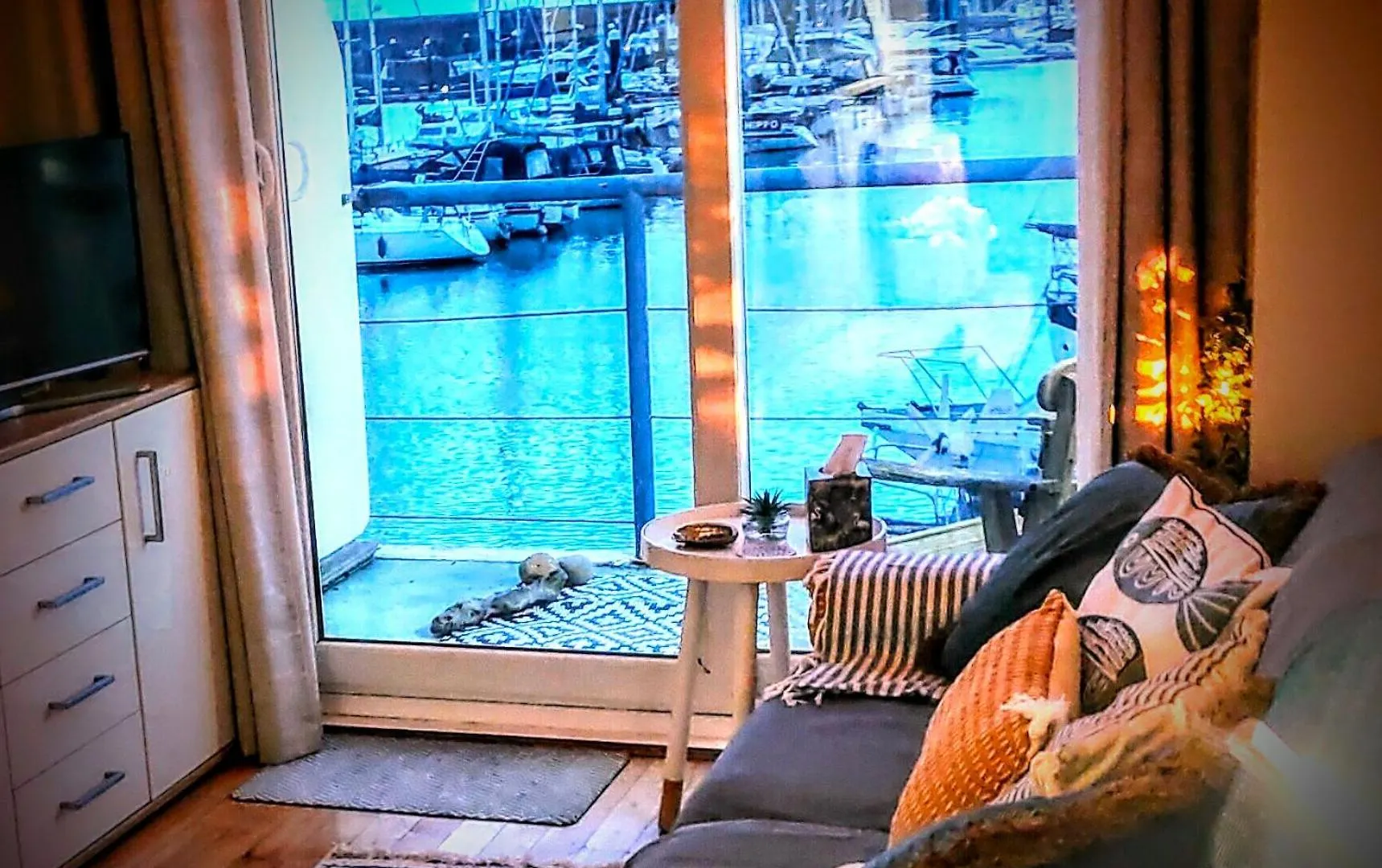 The Boat View - Sea View - Tiny Home Brighton Marina