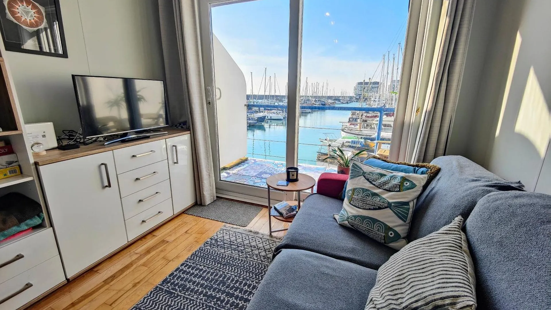 The Boat View - Sea View - Tiny Home Brighton Marina