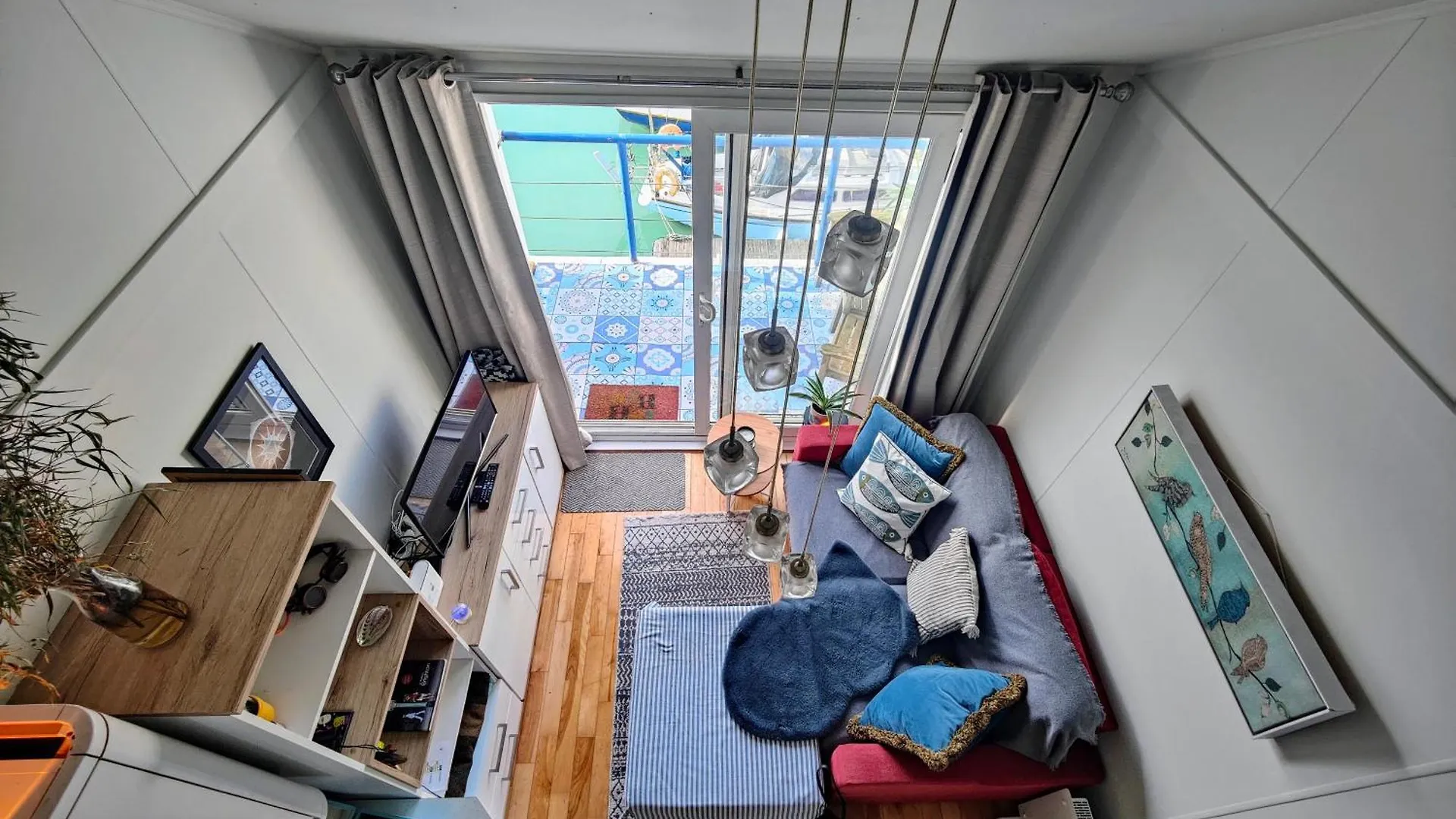 The Boat View - Sea View - Tiny Home Brighton Marina
