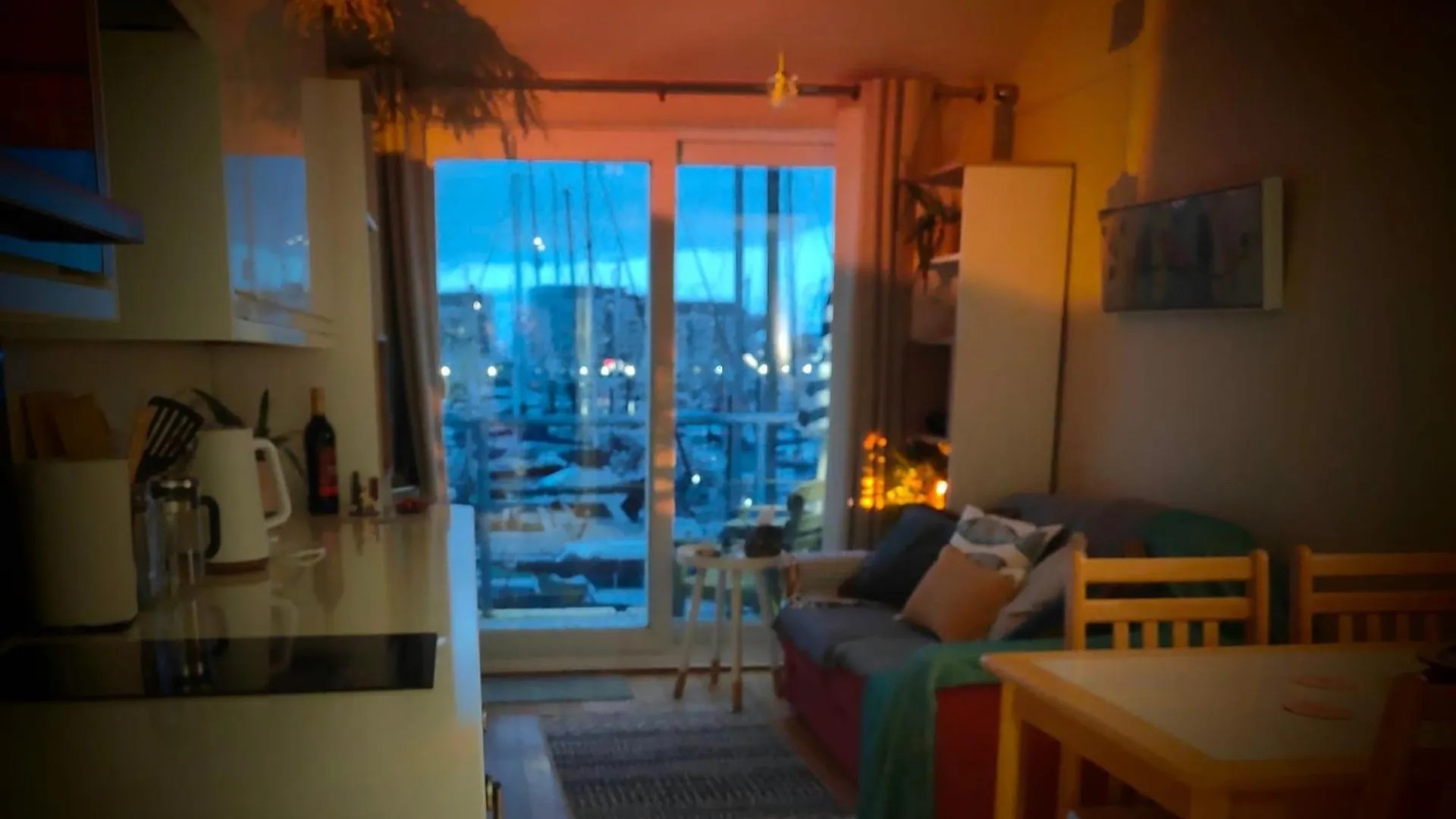 The Boat View - Sea View - Tiny Home Brighton Marina United Kingdom