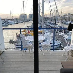Apartment Seascape - Floating At Marina With Free Parking, Brighton